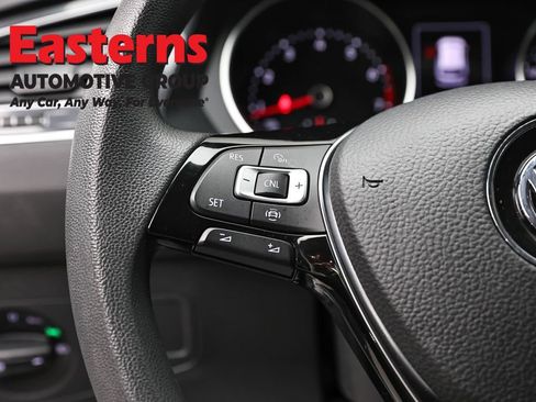 Used 2020 Volkswagen Tiguan S image 15