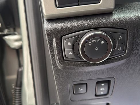 Certified 2019 Ford F350 Lariat w/ Lariat Ultimate Package image 17