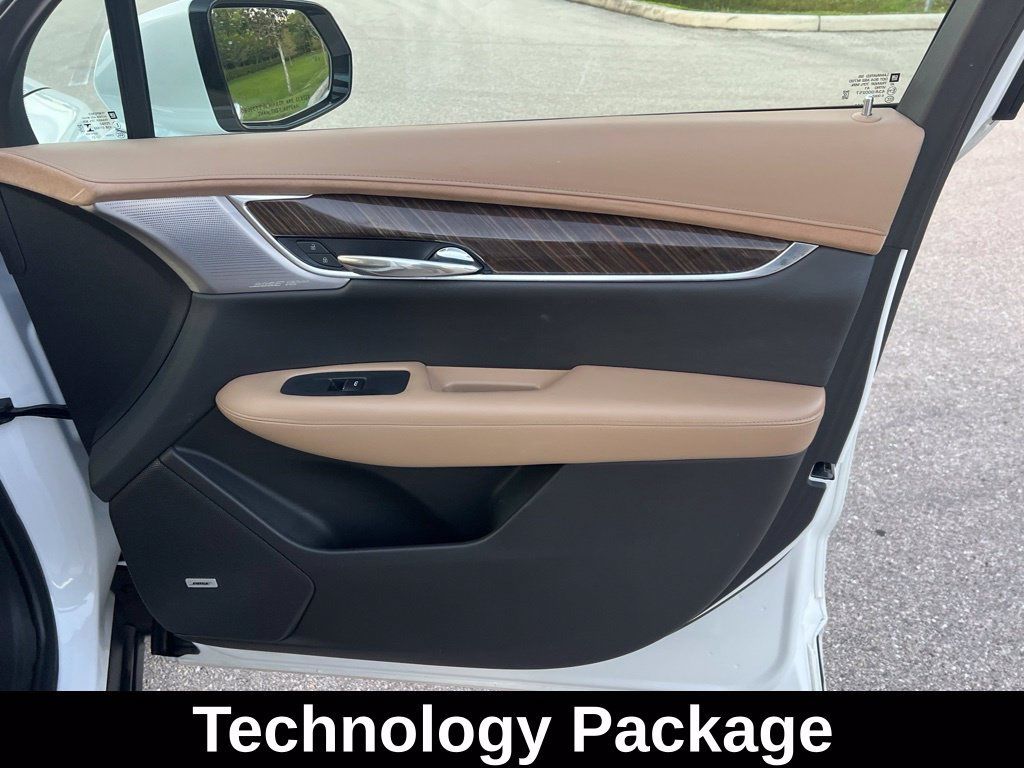 Used 2022 Cadillac XT6 Premium Luxury w/ Platinum Package FWD image 9