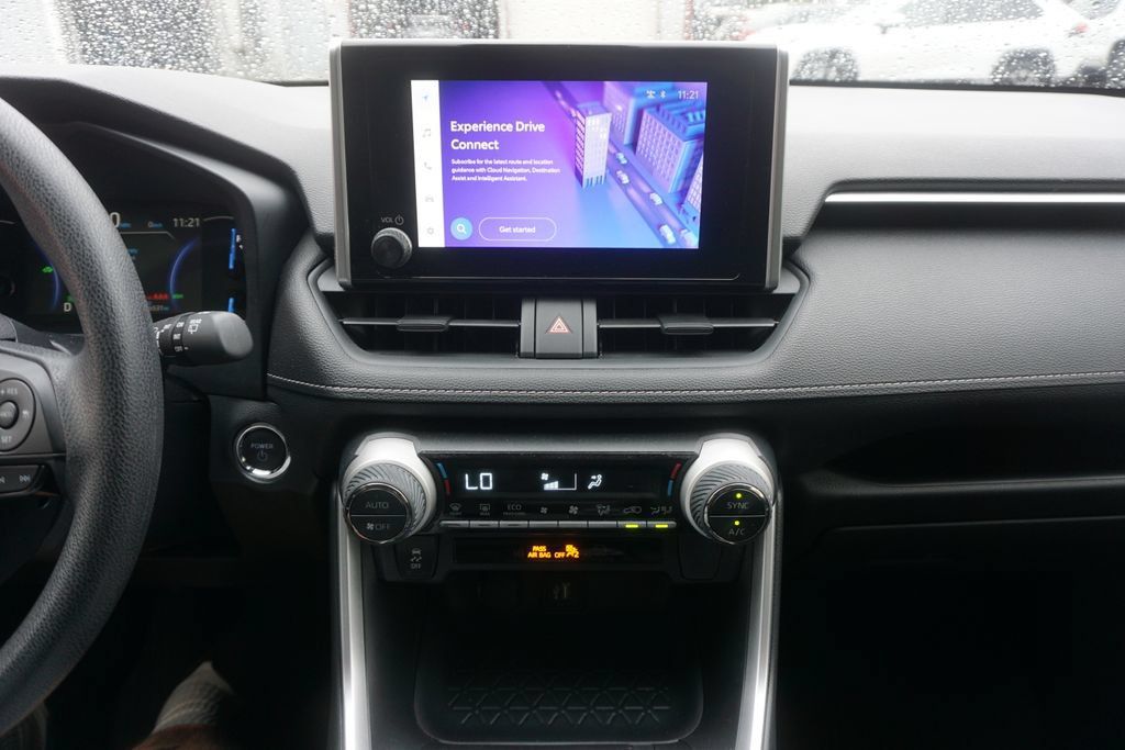 Used 2025 Toyota RAV4 XLE AWD/4WD image 9