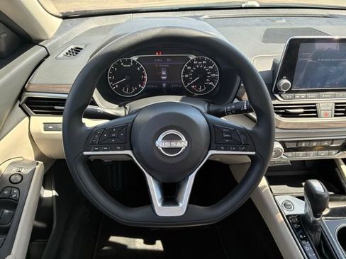 Certified 2024 Nissan Altima 2.5 SV FWD image 15