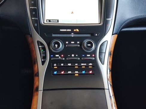 Used 2017 Lincoln MKX Reserve FWD image 25