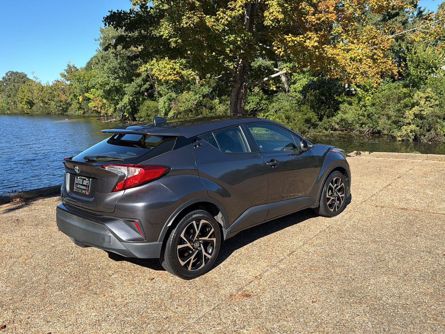 Used 2020 Toyota C-HR XLE FWD image 6