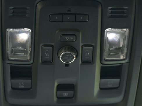 Used 2023 Chevrolet Tahoe Z71 w/ Z71 Off-Road Package AWD/4WD image 9