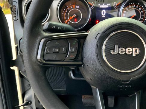 Used 2021 Jeep Gladiator Sport AWD/4WD image 23