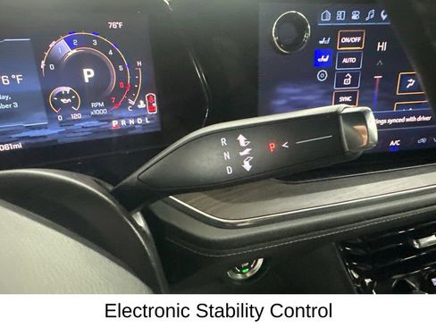 Used 2025 Chevrolet Suburban Z71 AWD/4WD image 42