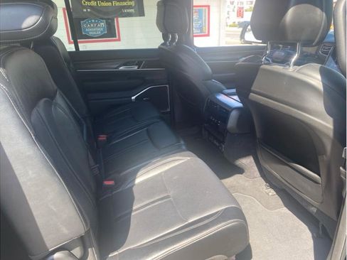 Used 2024 Jeep Wagoneer Series II w/ Flexible Seating Group AWD/4WD image 11