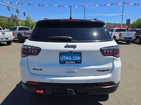 Used 2023 Jeep Compass Trailhawk w/ Trailhawk Convenience Group AWD/4WD image 4