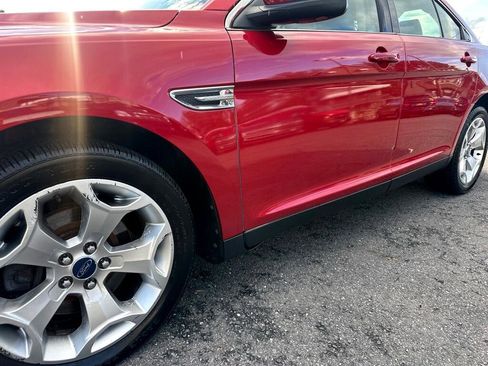 Used 2010 Ford Taurus SHO image 10