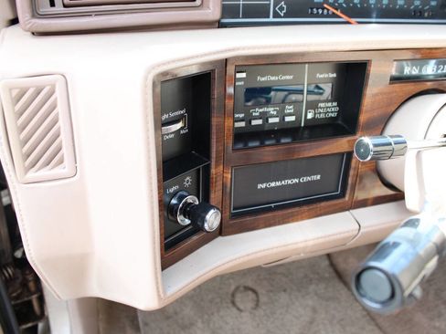 Used 1990 Cadillac De Ville Sedan image 15