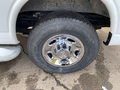 Used 2024 Chevrolet Express 2500 w/ Driver Convenience Package image 11