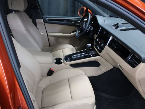 Certified 2025 Porsche Macan image 29