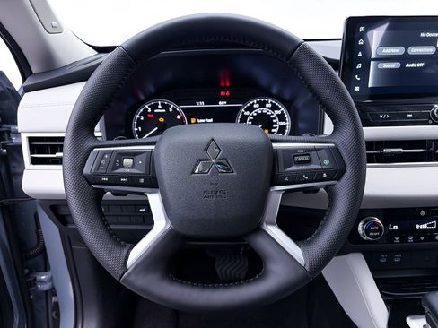 New 2026 Mitsubishi Outlander SE image 20