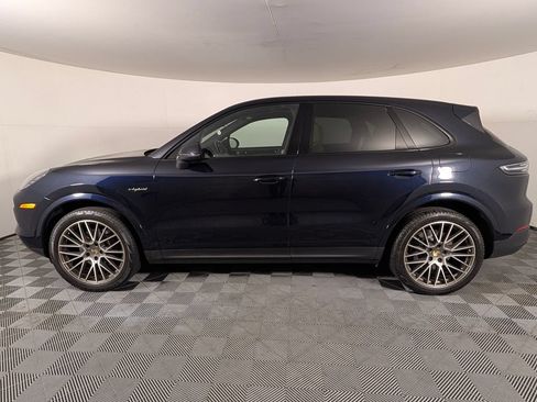 Certified 2023 Porsche Cayenne Platinum Edition AWD/4WD image 2