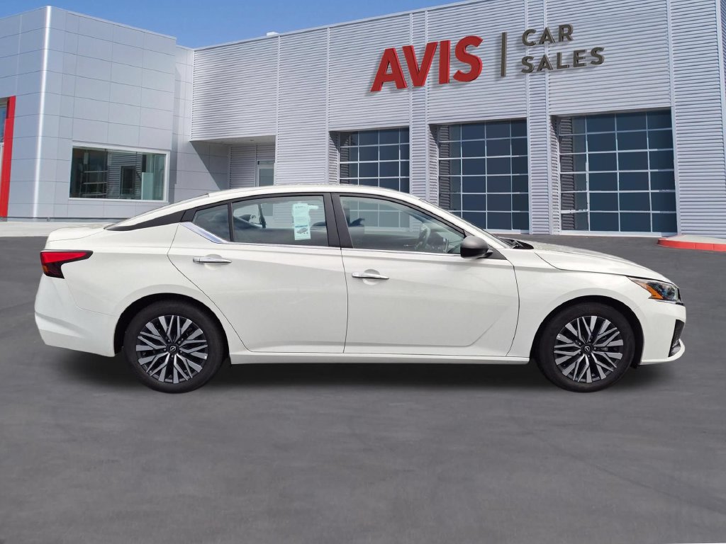 Used 2025 Nissan Altima 2.5 SV FWD image 4
