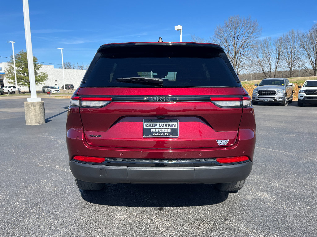 Used 2023 Jeep Grand Cherokee Altitude AWD/4WD image 7