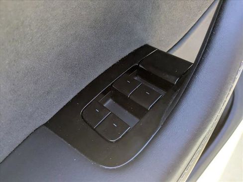 Used 2021 Tesla Model Y Long Range image 12