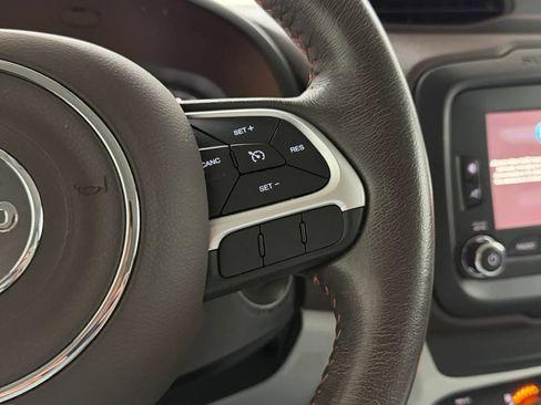 Used 2017 Jeep Renegade Latitude FWD image 69