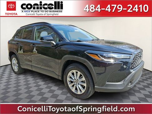 Used 2023 Toyota Corolla Cross LE image 1