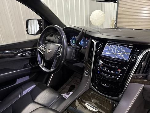 Used 2019 Cadillac Escalade ESV Platinum RWD image 23