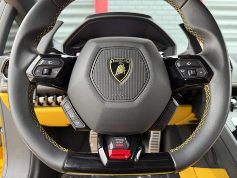 Used 2021 Lamborghini Huracan EVO image 24