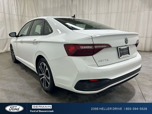 Used 2022 Volkswagen Jetta Sport image 6