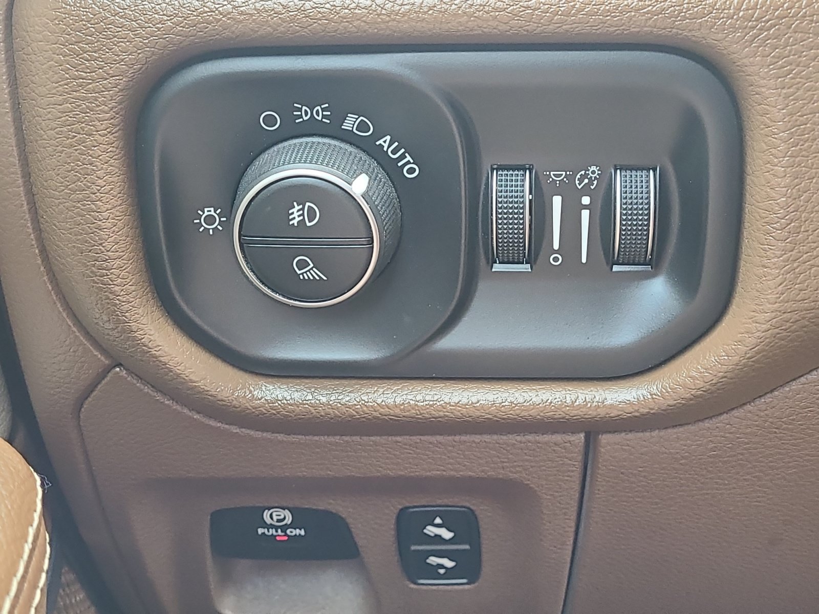 Used 2020 RAM 1500 Laramie AWD/4WD image 23