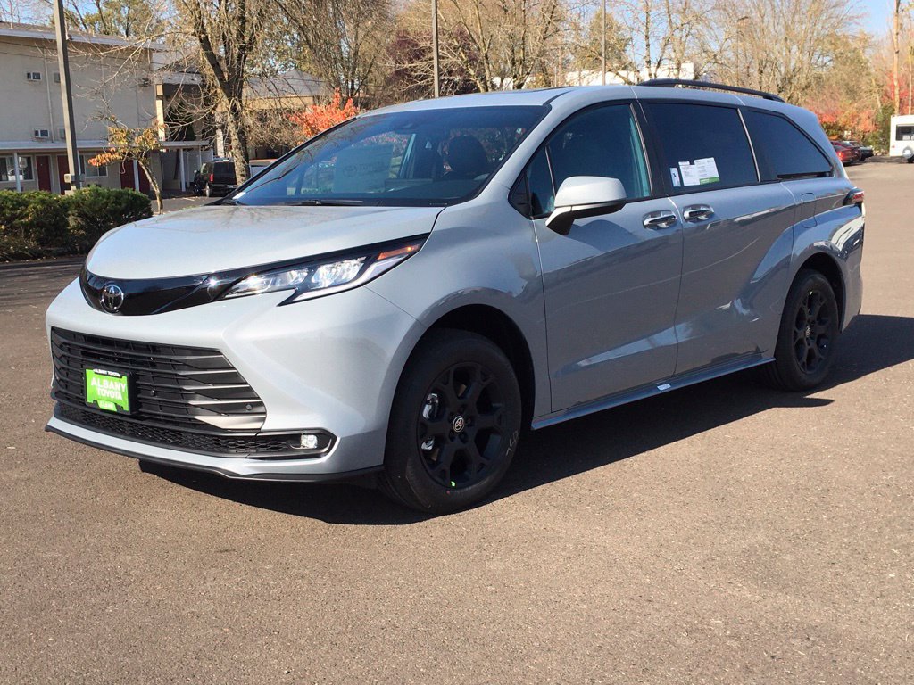 New 2026 Toyota Sienna XLE Woodland Edition AWD/4WD image 12