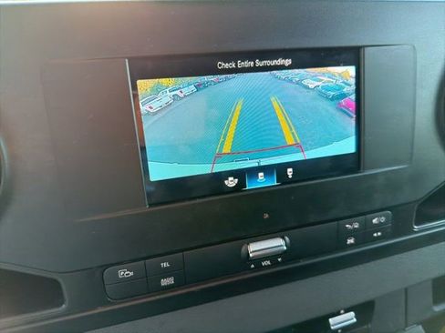 Used 2024 Mercedes-Benz Sprinter 2500 image 3