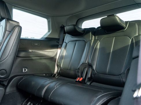 Used 2023 Jeep Grand Cherokee L Limited w/ Luxury Tech Group II image 32