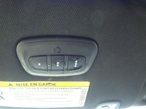 Certified 2025 Chrysler Pacifica Select FWD image 31