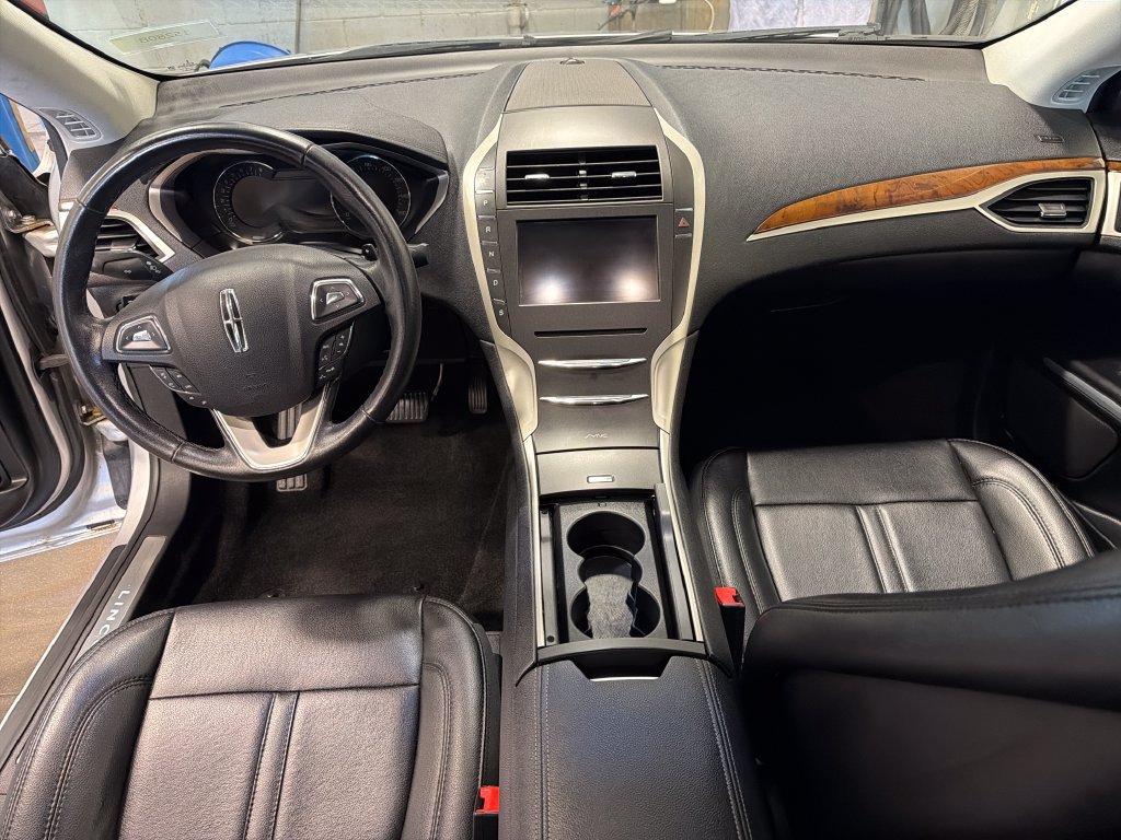 Used 2016 Lincoln MKZ FWD image 4