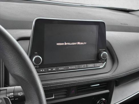 Used 2024 Nissan Rogue SV image 12