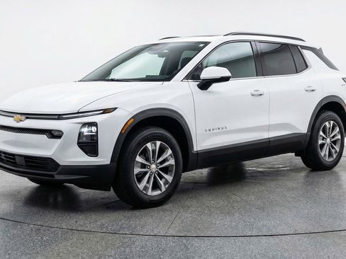 Used 2025 Chevrolet Equinox LT image 3