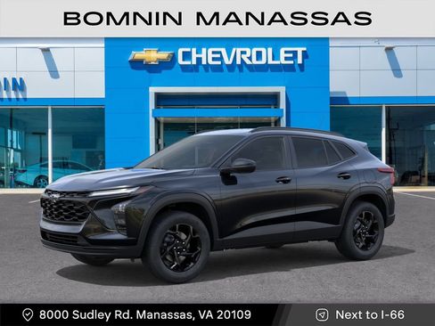 New 2026 Chevrolet Trax LT w/ Midnight Edition FWD image 3