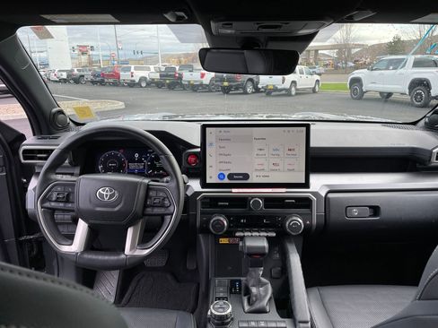 Certified 2025 Toyota 4Runner TRD Off-Road Premium image 15