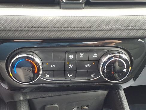 Used 2024 Chevrolet TrailBlazer LT w/ LT Cold Weather Package AWD/4WD image 23
