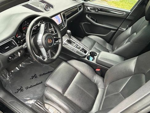 Used 2018 Porsche Macan AWD/4WD image 42