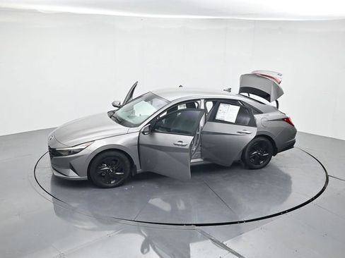 Used 2023 Hyundai Elantra Blue FWD image 43