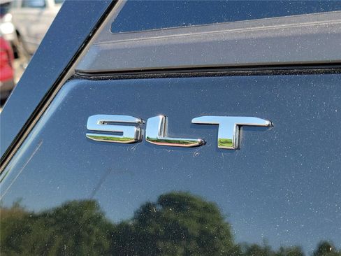 Used 2024 GMC Terrain SLT AWD/4WD image 8