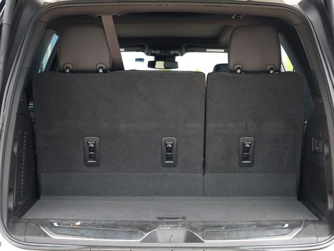 Used 2023 Chevrolet Tahoe Z71 w/ Z71 Off-Road Package image 38