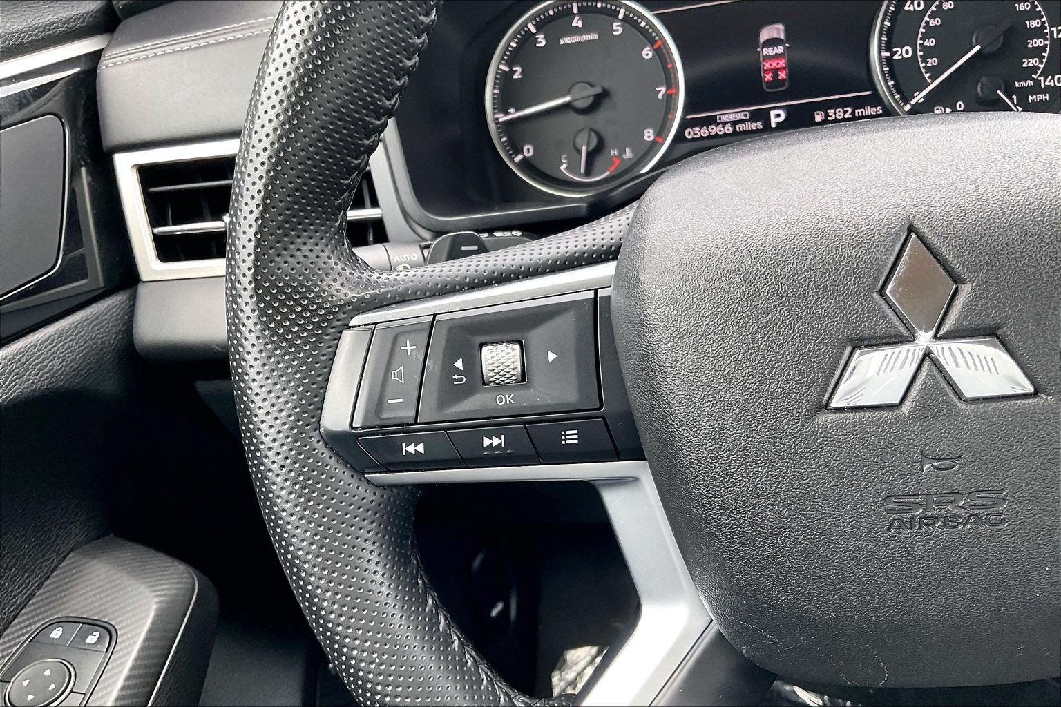Used 2025 Mitsubishi Outlander SE FWD image 17