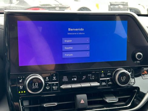 Used 2023 Toyota Highlander Platinum FWD image 38