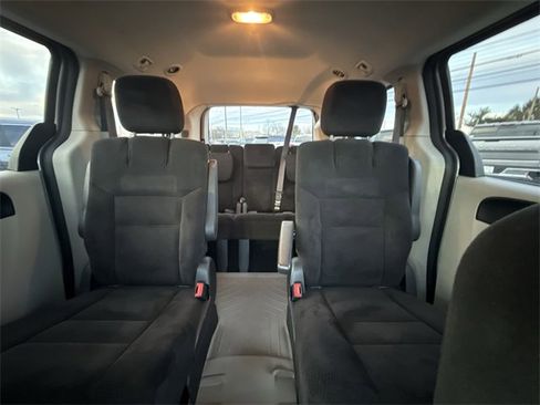 Used 2016 Dodge Grand Caravan SXT image 19