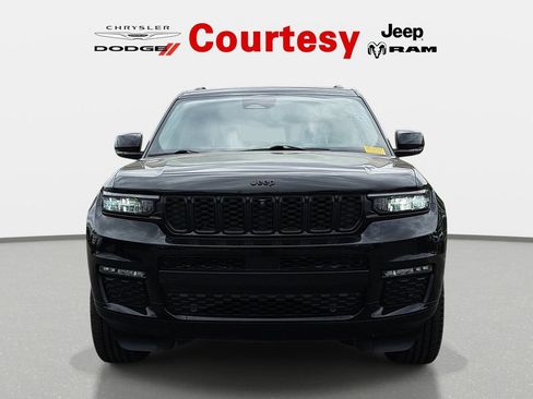 Certified 2023 Jeep Grand Cherokee L Limited w/ Luxury Tech Group II AWD/4WD image 9