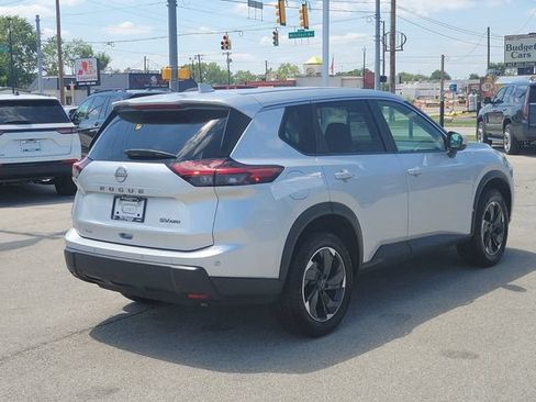 Used 2024 Nissan Rogue SV AWD/4WD image 6