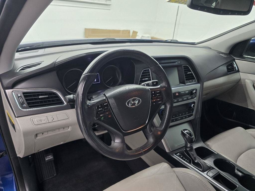 Used 2016 Hyundai Sonata Sport w/ Option Group 02 FWD image 9