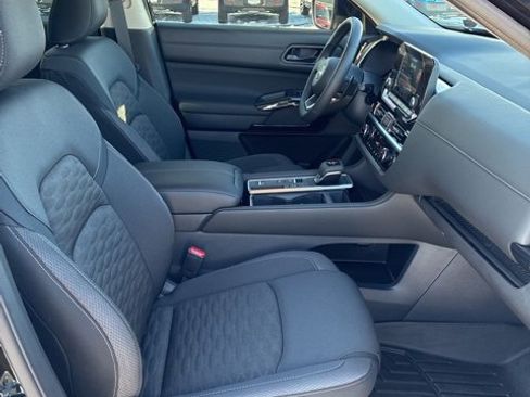 Used 2025 Nissan Pathfinder SV w/ Black Appearance Package image 29