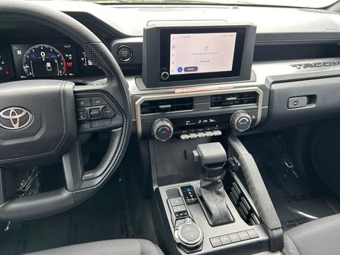 Used 2025 Toyota Tacoma SR5 AWD/4WD image 18