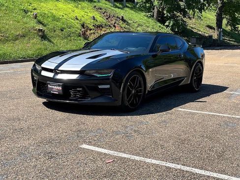 Used 2018 Chevrolet Camaro SS RWD image 23